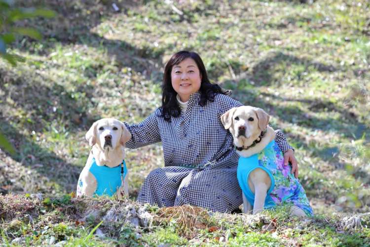 「うちの子紹介」わんちゃん編 Vol.13 盲導犬の引退犬ピーチちゃんとマシューくんの“第二の犬生”